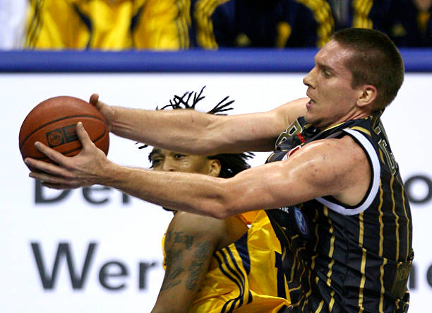 现出更高的 现出更高的