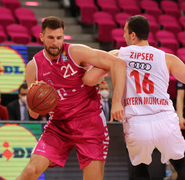 于转会费高 于转会费高